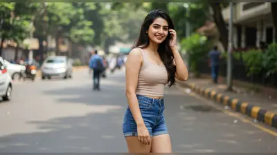 राजेश खन्ना की नातिन नाओमिका का मुंबई में फिर दिखा ग्लैमर: शॉर्ट्स में आईं नज़र, लोग बोले – ‘ये स्टार बनेगी’