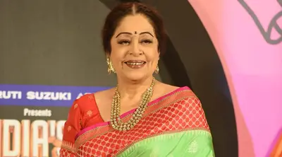 किरण खेर की ‘तन्वी द ग्रेट’ प्रीमियर में उपस्थिति: अनुपम खेर का साथ और प्रशंसकों की चिंता