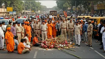 कांवड़ खंडित होने से भड़के भक्त, मुरादाबाद में रेलवे स्टेशन के पास भीषण जाम, दो थानों की पुलिस पहुंची