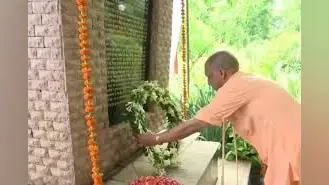 कारगिल विजय दिवस 2025: मुख्यमंत्री योगी ने शहीदों को दी श्रद्धांजलि, परिजनों का किया सम्मान