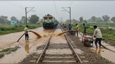 फर्रुखाबाद में बारिश का कहर: पटरी डूबी, ट्रेनों की रफ्तार थमी; पंप लगाकर निकाला गया पानी