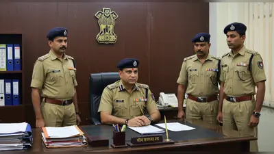 हाथरस: एसपी की बड़ी कार्रवाई, साइबर थाने का सिपाही निलंबित, प्रभारी लाइन हाजिर; गंभीर आरोपों पर गिरी गाज