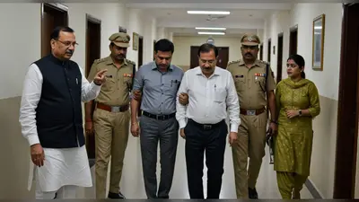 यूपी: मंत्री असीम अरुण के निजी सचिव ने महिला से की छेड़छाड़, मंत्री ने खुद पुलिस बुलाकर करवाया गिरफ्तार