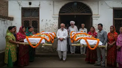 हरियाणा में हृदय विदारक घटना: बेटे की मौत का सदमा न झेल पाए पिता, एक ही दिन में घर से उठीं बाप-बेटे की दो अर्थियां