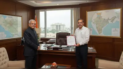 यूपी में बड़ा बदलाव: एसपी गोयल बने मुख्य सचिव, मनोज कुमार सिंह को नहीं मिला सेवा विस्तार
