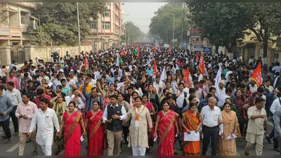 बरेली में पुरानी पेंशन बहाली के लिए सड़कों पर उतरे शिक्षक और कर्मचारी, जिलाधिकारी को सौंपा ज्ञापन
