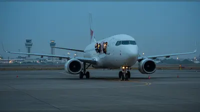 लखनऊ एयरपोर्ट पर बड़ा हादसा टला: उड़ान भरने से पहले विमान में आई खराबी, यात्रियों की जान सांसत में!
