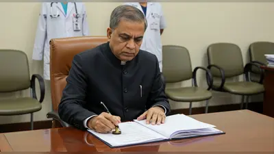 यूपी में बड़ा एक्शन: ड्यूटी से लगातार गायब 4 डॉक्टर बर्खास्त, डिप्टी सीएम के निर्देश पर जारी हुआ आदेश