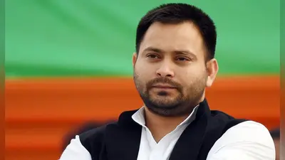 तेजस्वी यादव का बड़ा आरोप: “चुनाव आयोग धांधली कर रहा, 2 गुजराती जो कहेंगे वही करेगा”; पत्नी संग वोटर लिस्ट से नाम कटने का दावा