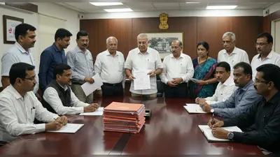 यूपी में बड़ा एक्शन: वसूली में लापरवाही पर 20 अपर आयुक्तों को नोटिस, धीमी प्रगति पर मांगा जवाब