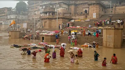 काशी में बाढ़ का कहर: गंगा ने चेतावनी बिंदु लांघा, मणिकर्णिका घाट पर शवों की लंबी कतार; सैकड़ों परिवार पलायन को मजबूर