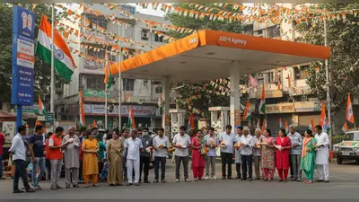 यूपी में लहराएगा 4.6 करोड़ तिरंगा: पेट्रोल पंप और गैस एजेंसी पर भी मिलेंगे झंडे, जानिए क्या है तैयारी?