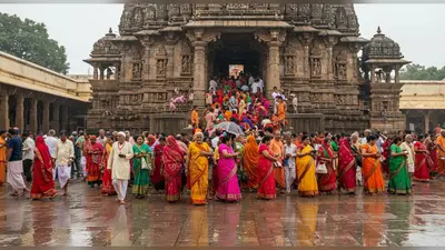 कानपुर: बारिश भी न रोक पाई आस्था का सैलाब, सावन के अंतिम सोमवार पर शिवालयों में उमड़ी भक्तों की भीड़