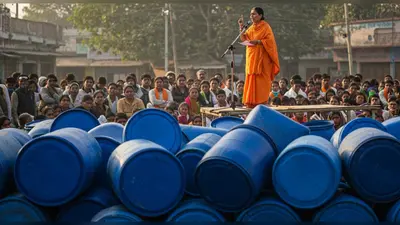 मुजफ्फरनगर में साध्वी प्राची का विवादित बयान: ‘पांच ब्वॉयफ्रेंड वाली लड़कियां घर नहीं बसा पाएंगी, नीले ड्रम में भर दी जाएंगी’