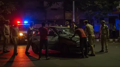 आगरा पुलिस ने पकड़े ‘कार वाले चोर’: दिन में करते थे रेकी, रात में करते थे चोरी
