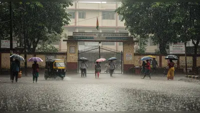 यूपी में बारिश का कहर जारी: 48 घंटे ऑरेंज अलर्ट, लखनऊ समेत कई ज़िलों के स्कूल बंद!