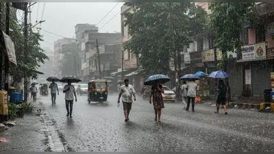 यूपी में फिर आफत! 44 जिलों में आज भारी बारिश का अलर्ट, सोमवार को टूटा था रिकॉर्ड; छह डिग्री लुढ़का पारा