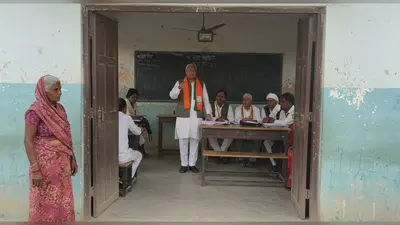 यूपी में बवाल: सपा नेता ने जबरन खोला बंद स्कूल, ‘PDA पाठशाला’ चलाने पर FIR, रसोइयां का आरोप