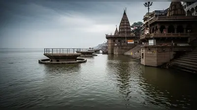 वाराणसी में गंगा का विकराल रूप: 9 दिन में 5 मीटर बढ़ा जलस्तर, नमो घाट बंद, विश्वनाथ मंदिर तक पहुंचा पानी