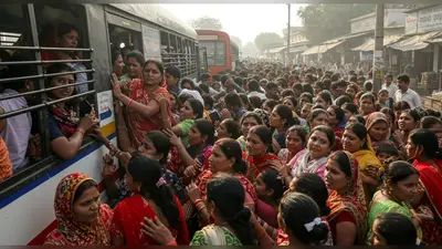 रक्षाबंधन पर यूपी में फ्री बस यात्रा: बहनों का मुश्किल सफर, धक्का-मुक्की और तनाव!