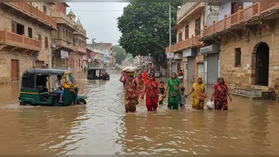 मथुरा में यमुना का रौद्र रूप: सड़कों पर बाढ़ का पानी, तीन गांव खाली करने के निर्देश जारी