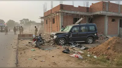 बाइक को टक्कर मारने के बाद पलटी स्कॉर्पियो, 3 मृत:निर्माणाधीन मकान में जा घुसी गाड़ी; तीन घायल; अनूपपुर के कोतमा से बेलिया जा रहे थे
