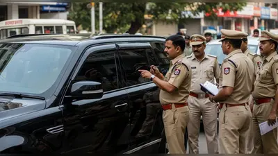 जम्मू में अक्षय कुमार की लग्जरी गाड़ी जब्त: काले शीशों के चलते हुई कार्रवाई, लगा जुर्माना