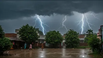 यूपी में कुदरत का कहर: 44 जिलों में भारी बारिश का अलर्ट, 57 जिलों में बिजली गिरने की आशंका!