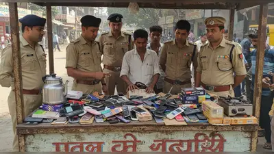 यूपी में चौंकाने वाला खुलासा: चाय की दुकान बनी चोरी के मोबाइल बेचने का अड्डा, 221 फोन के साथ 5 गिरफ्तार