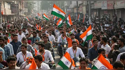 आगरा में ‘मां तुझे प्रणाम’ तिरंगा बाइक रैली ने जगाया देशप्रेम, उमड़ा जनसैलाब