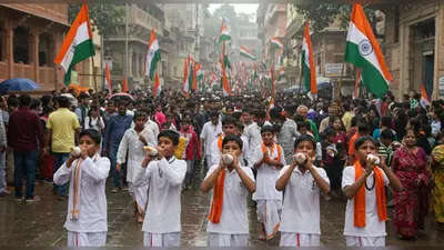 काशी में बटुकों के शंखनाद से आरंभ हुई भव्य तिरंगा यात्रा: 4000 लोग हुए शामिल, बारिश में भी नहीं थमा उत्साह!