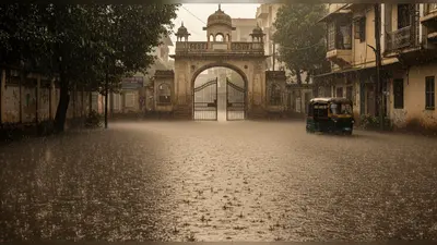 यूपी में कुदरत का कहर: 24 जिलों में भारी बारिश का अलर्ट, लखनऊ में देर रात से मूसलाधार बरसात; स्कूल-कॉलेज बंद