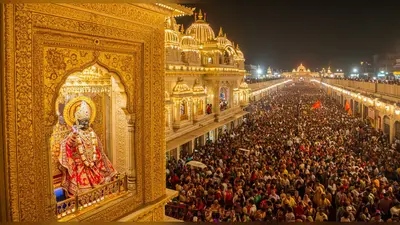 आज श्रीकृष्ण जन्माष्टमी, मथुरा में 25 लाख ने दर्शन किए:सोने से बनाए ठाकुर जी के वस्त्र, वृंदावन में बांके बिहारी मंदिर के बाहर लंबी कतारें