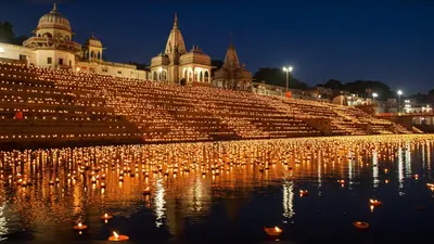 जन्माष्टमी 2025: मथुरा के यमुना घाटों पर दीयों का दिव्य महासागर, अद्भुत और अलौकिक दृश्य!