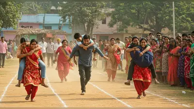 नहीं देखी होगी ऐसी रेस: पत्नियों ने पति को गोद में उठाकर लगाई दौड़, वीडियो हुआ वायरल!