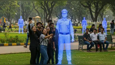 पार्क में अपराध रोकने के लिए लगे होलोग्राफिक पुलिसकर्मी, लोग उड़ा रहे जमकर मज़ाक