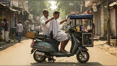 बिना आईने, बिना चेयर… स्कूटी पर सैलून चलाने वाले कृष्णा श्रीवासत हुए वायरल