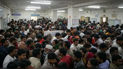 एसएन कॉलेज ओपीडी का बुरा हाल: पर्चा बनवाने में लगे ढाई घंटे, धक्का-मुक्की से बिगड़ी मरीजों की हालत
