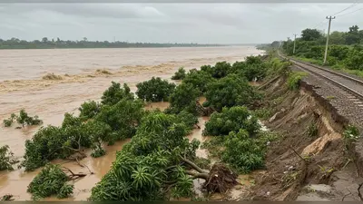 बिजनौर में गंगा का तांडव: बह गया 50 बीघा आम का बाग, जम्मूतवी-कोलकाता रेल ट्रैक पर मंडराया खतरा