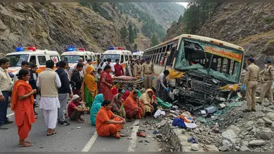 अमरोहा से वैष्णो देवी जा रही श्रद्धालुओं की बस जम्मू में दुर्घटनाग्रस्त: एक की मौत, 20 से ज़्यादा घायल, क्षेत्र में मातम