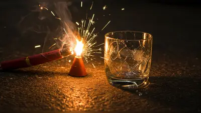 वीडियो वायरल: अनार वाली फुलझरी ने कैसे कर दिया ग्लास का बुरा हाल, जानिए पूरा मामला!