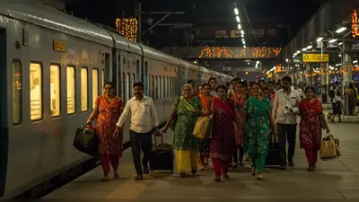 दिवाली पर घर लौटने वालों के लिए रेलवे की बड़ी सौगात: यूपी के लिए 60 से अधिक स्पेशल ट्रेनें