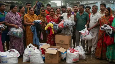हमीरपुर बाढ़ राहत में हंगामा: हिंदुस्तान लीवर की 500 किट में पुराने कपड़े मिलने से पीड़ितों का फूटा गुस्सा