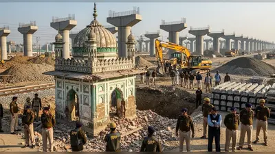 रेलवे निर्माण में बाधक मजार हटाई गई: आरपीएफ-जीआरपी की बड़ी कार्रवाई, इलाके में सुरक्षा कड़ी