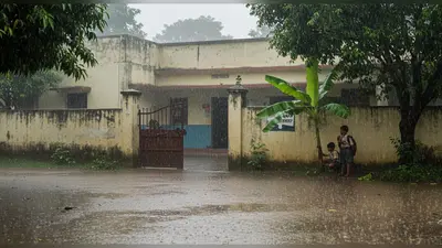 उत्तर प्रदेश में मौसम का बिगड़ा मिजाज: 30 जिलों में आज भारी बारिश की आशंका, रायबरेली के स्कूलों में अवकाश घोषित