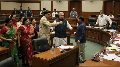चंडीगढ़ निगम मीटिंग में गाली-गलौज:महिलाएं बैठक छोड़ निकलीं; पूर्व मेयर टीटा और पार्षद सोनकर में भिड़ंत; लावारिस शवों का मुद्दा उठा