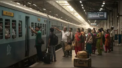 नियमित ट्रेनों में ‘नो रूम’ से राहत! बरेली होते हुए 8 विशेष ट्रेनों की समय सारिणी जारी, यात्रियों को मिली बड़ी सुविधा
