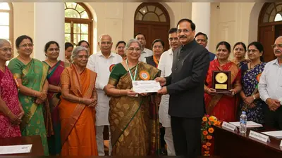 यूपी के 66 शिक्षकों को मिलेगा विशेष सम्मान: राज्य अध्यापक पुरस्कार, दो साल की सेवा वृद्धि और नकद राशि भी