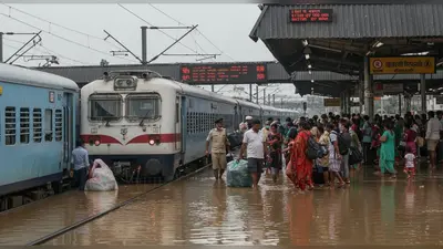 जम्मू में बाढ़ का तांडव: 7 हजार टिकट रद्द, यूपी से गुजरने वाली 8 ट्रेनें प्रभावित; रेलवे ने की बड़ी अपील