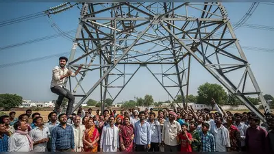 कन्नौज में ‘साली’ के लिए हाई-वोल्टेज ड्रामा: शादी की जिद पर बिजली टॉवर पर चढ़ा युवक, घंटों बाद ऐसे उतरा नीचे